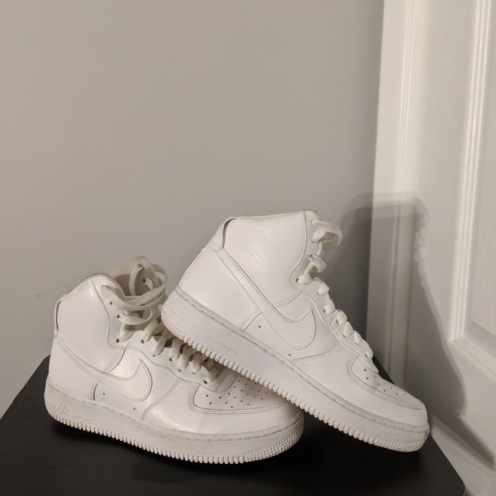 All white air Force 1s